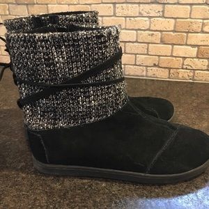 TOMS girls size 4 black boots